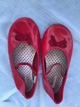 Kırmızı rugan ayakkabı