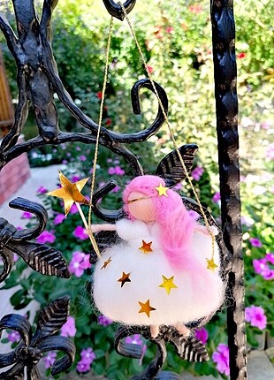 Pembe saçlı keçe Bebek