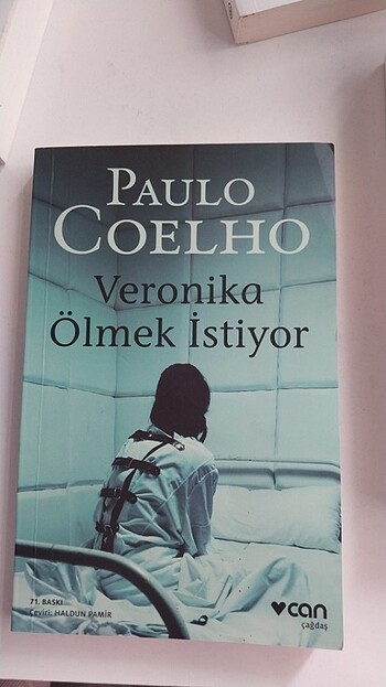 Veronika Ölmek İstiyor kitap