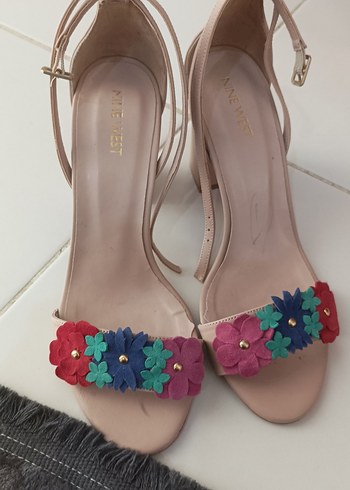 Nine West ürünü