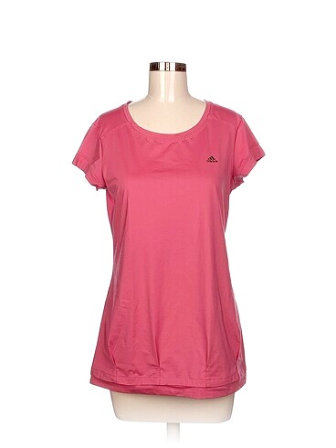 Adidas T-shirt %70 İndirimli.