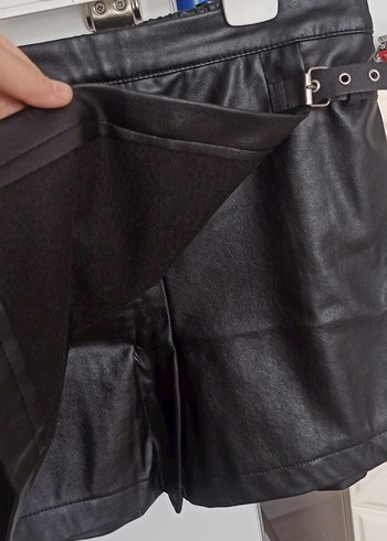 Siyah Deri Görünümlü Kemerli Mini Etek - Görsel 13