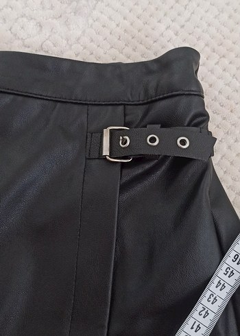 Siyah Deri Görünümlü Kemerli Mini Etek - Görsel 7