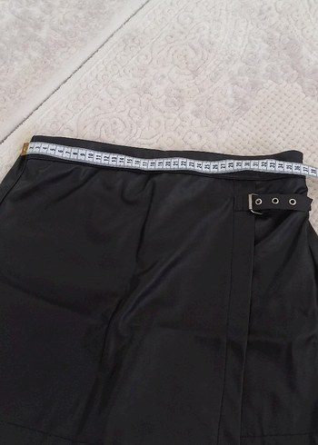Siyah Deri Görünümlü Kemerli Mini Etek - Görsel 5