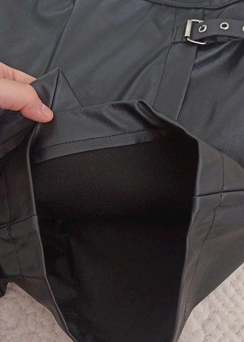 Siyah Deri Görünümlü Kemerli Mini Etek - Görsel 8