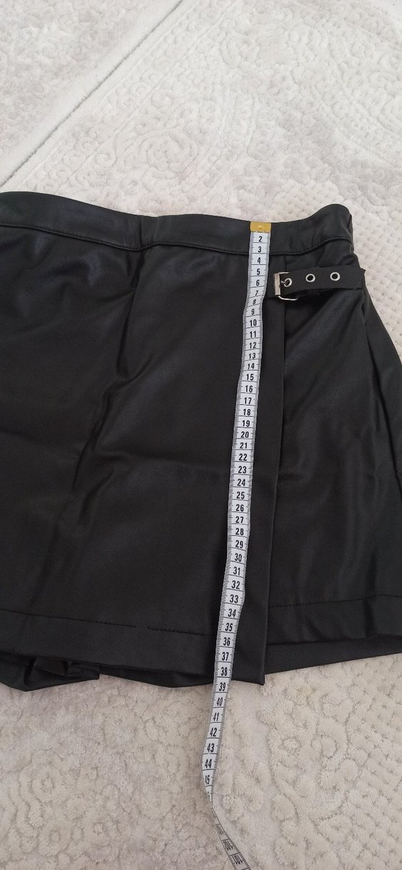 Siyah Deri Görünümlü Kemerli Mini Etek - Görsel 4