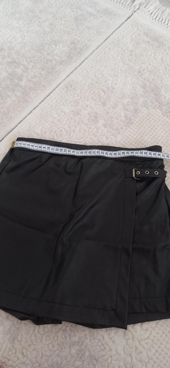 Siyah Deri Görünümlü Kemerli Mini Etek - Görsel 5