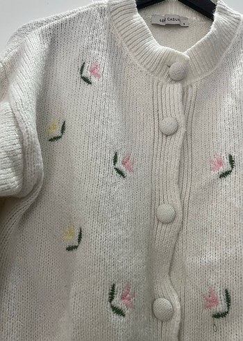 LCW Nakışlı Beyaz Kısa Kadın Hırka - Görsel 3