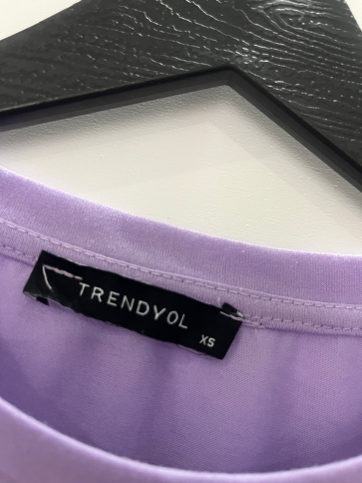 Mor Kısa Kollu Fırfırlı Tişört - Görsel 4