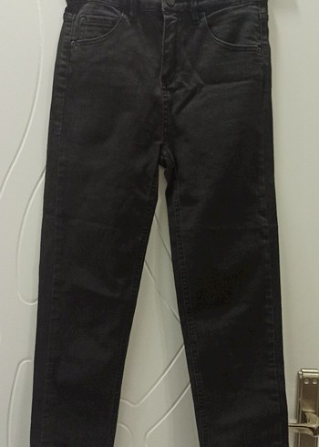 Pull&Bear Kadın Siyah Kemerli Regular Fit Denim Jean