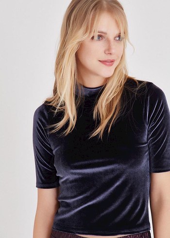 Gri Kadın Yarım Kollu Yüksek Yakalı Kadife Crop Top