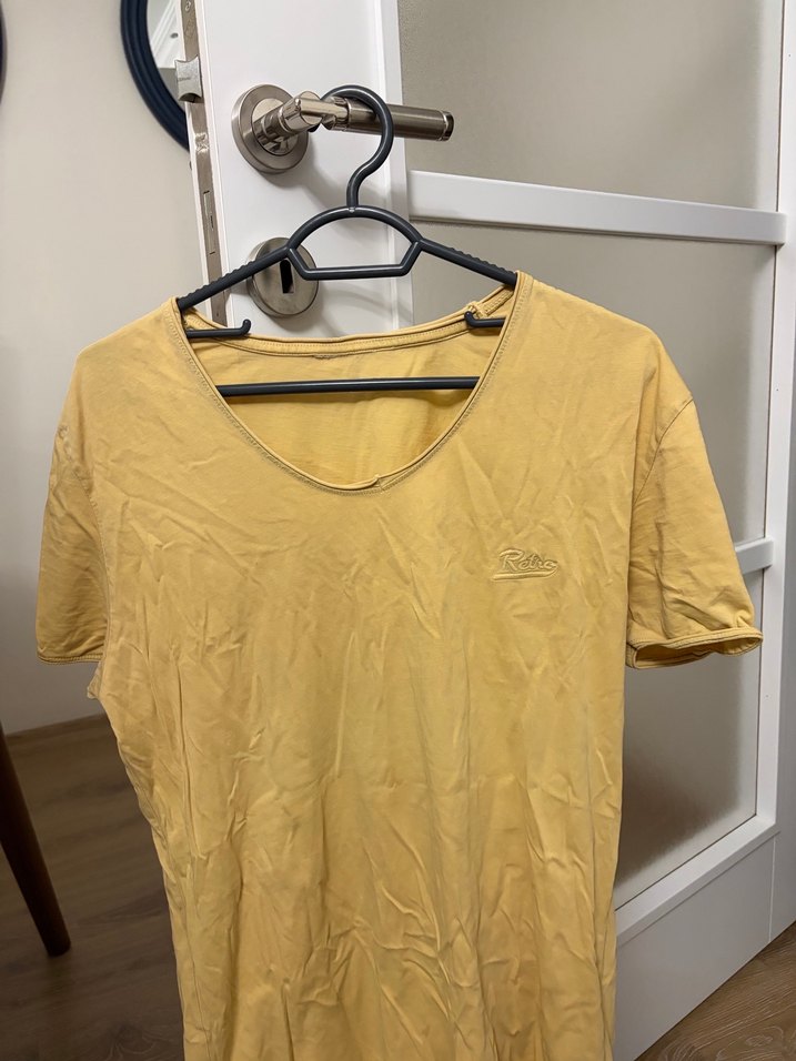 Sarı V Yaka Erkek Keten Tişört - Görsel 2