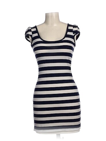 PreLoved Kısa Elbise %70 İndirimli.