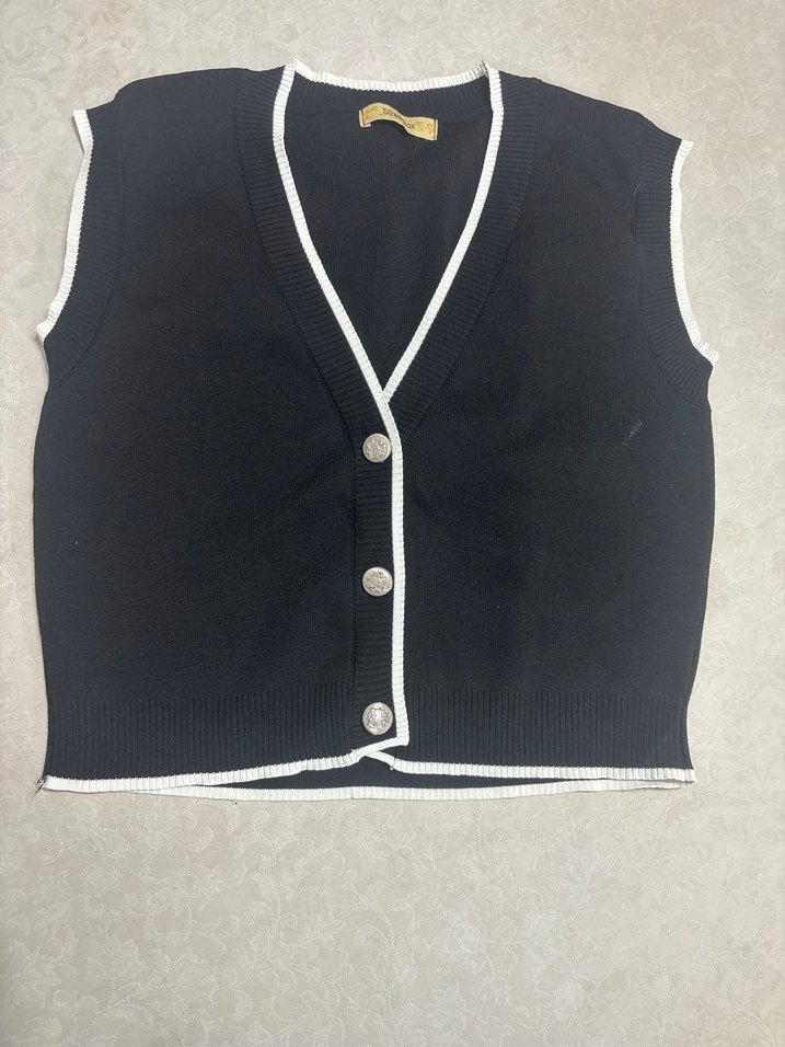 Düğmeli V Yaka Siyah Kadın Yelek - Görsel 3