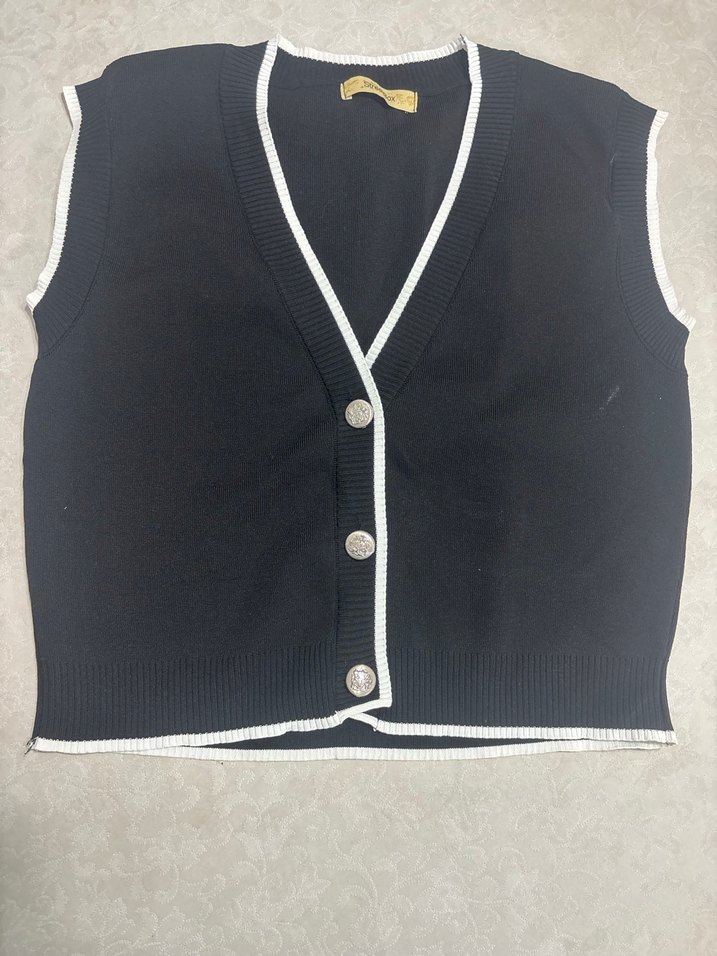 Düğmeli V Yaka Siyah Kadın Yelek - Görsel 2