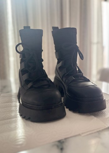 Siyah Platform Topuklu Gotik Kadın Bot - Görsel 2