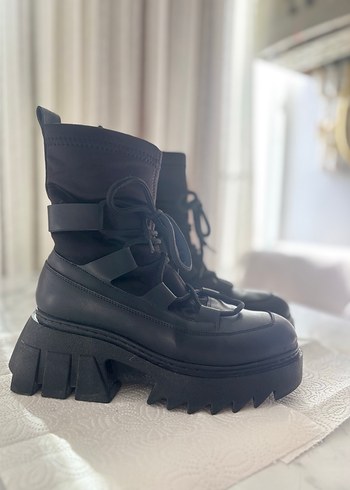 Siyah Platform Topuklu Gotik Kadın Bot - Görsel 4
