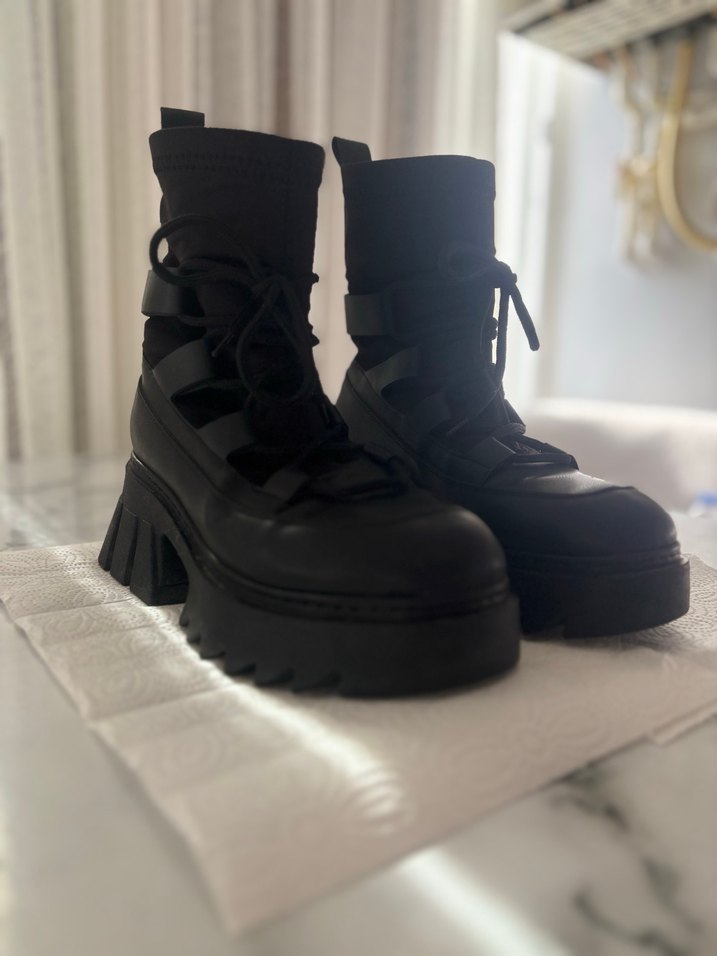 Siyah Platform Topuklu Gotik Kadın Bot - Görsel 3