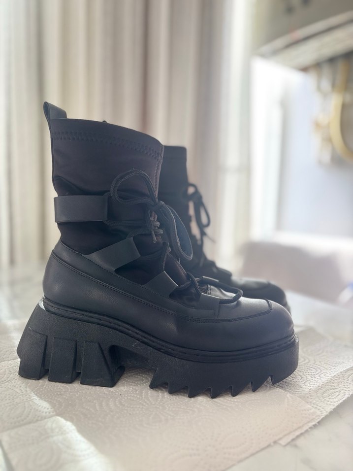 Siyah Platform Topuklu Gotik Kadın Bot - Görsel 4