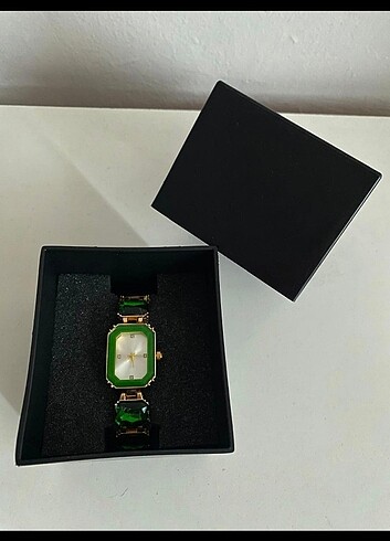  Beden Swarovski Sekizgen Taşlı Saat 