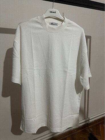 ZARA OVERSİZE BEYAZ ÖRME TSHİRT