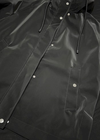 Şık Parlak kumaş yağmurluk - Görsel 2