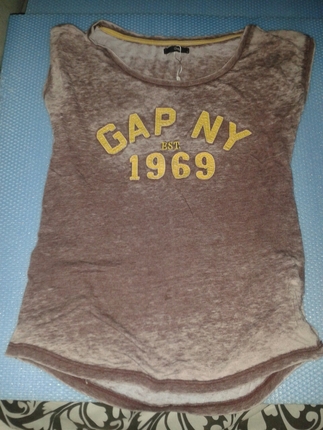 gap tshirt