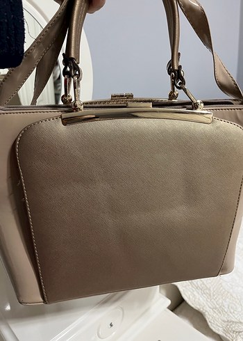 Elegant Bej Parlak Omuz & El Çantası  Az Kullanılmış / Şık Mode - Görsel 7