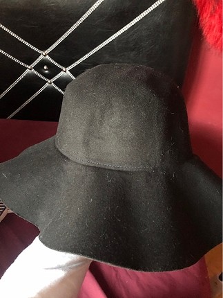 Siyah kışlık şapka