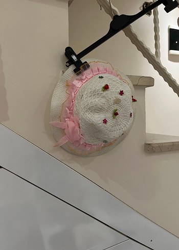 Pembe Nakışlı Fırfırlı Çocuk Hasır Şapka
