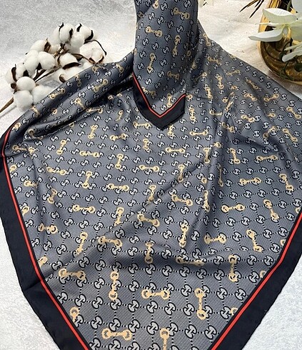  Beden Guccı twill eşarp