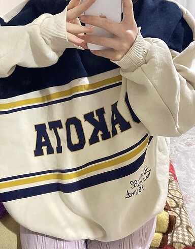 Sweatshirt