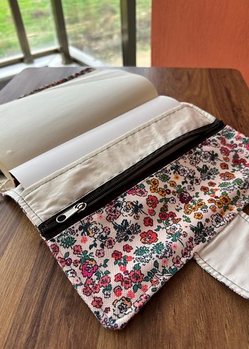 Fermuar Bölmeli Çiçek Desenli Kitap Kılıfı - Görsel 3