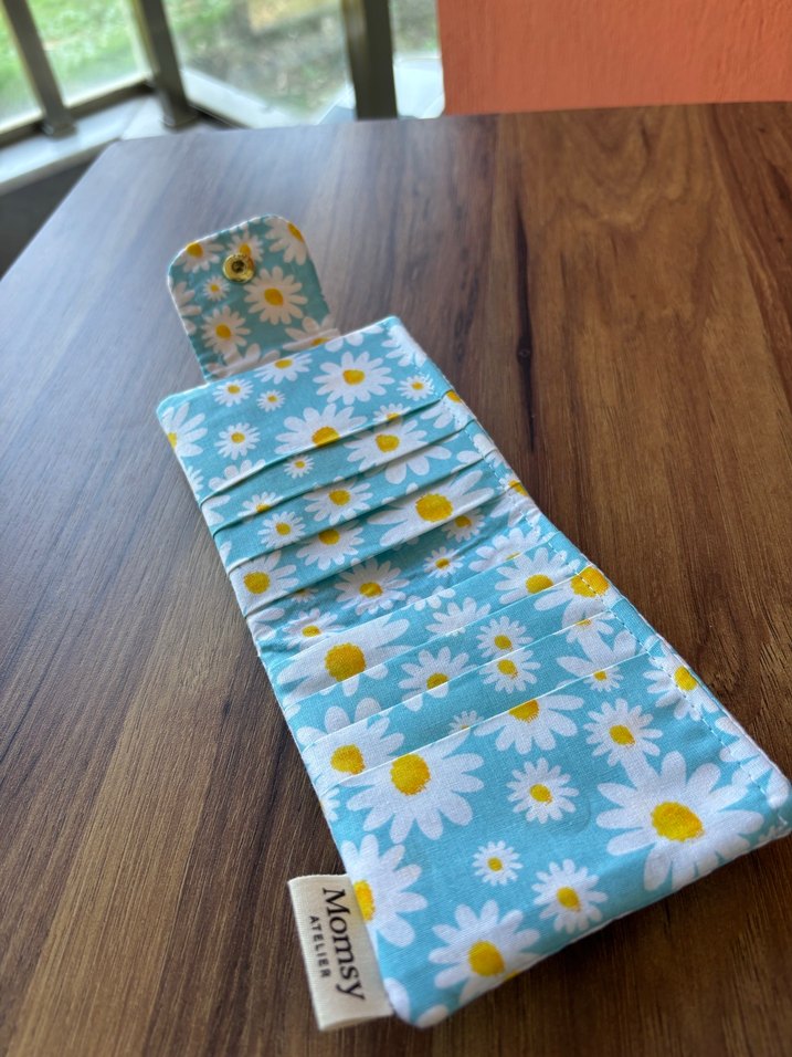 Sarı Düğmeli Çiçek Desenli Kadın Cüzdanı - Görsel 2