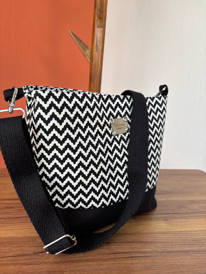 Zebra Desenli Siyah Kadın Çanta - Görsel 2