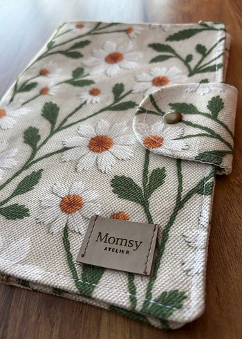 Fermuar Bölmeli Beyaz Papatya Desenli Kitap Kılıfı - Görsel 3