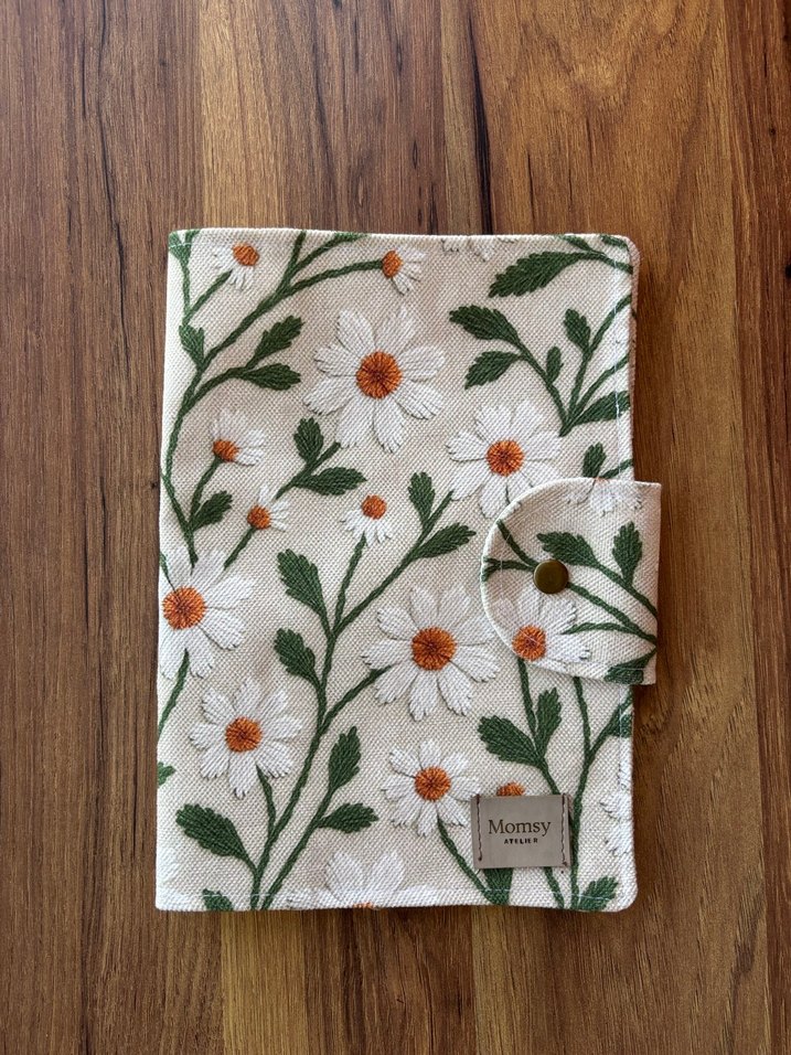 Fermuar Bölmeli Beyaz Papatya Desenli Kitap Kılıfı - Görsel 4