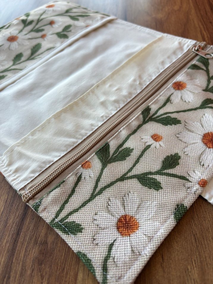 Fermuar Bölmeli Beyaz Papatya Desenli Kitap Kılıfı - Görsel 2