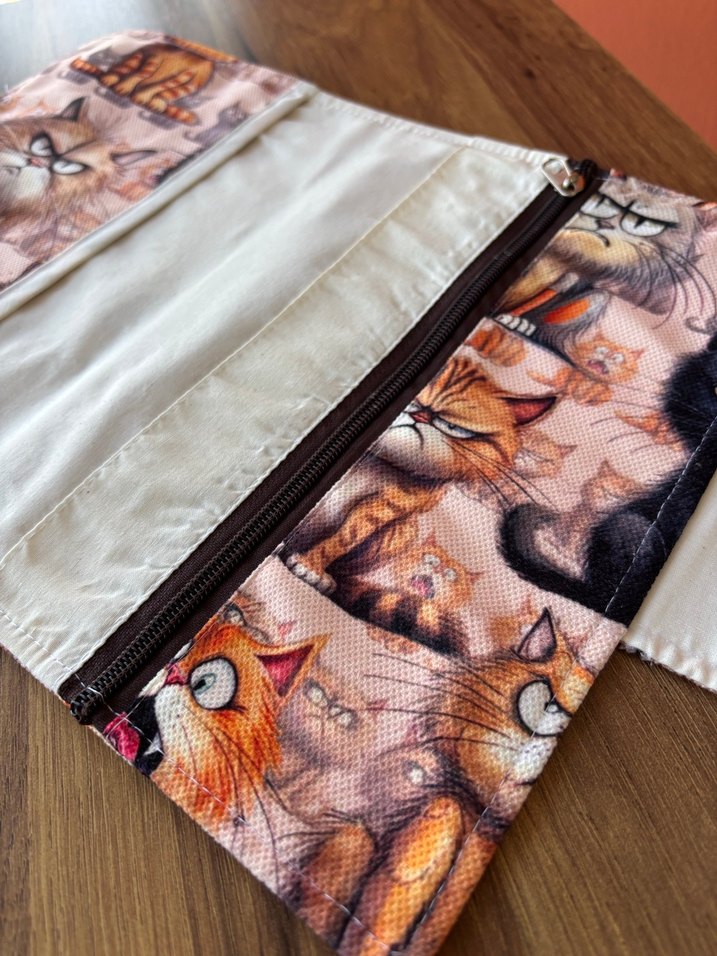 Fermuar Bölmeli Kedi Desenli Kitap Kılıfı - Görsel 2