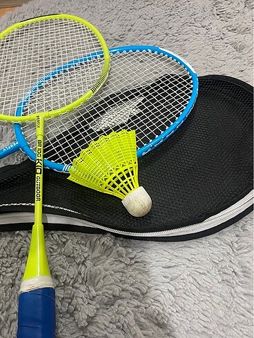 Tenis raketi ve topu