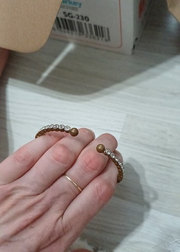 Beden gri Renk Parlak Taşlı Minimalist Kadın Bileklik