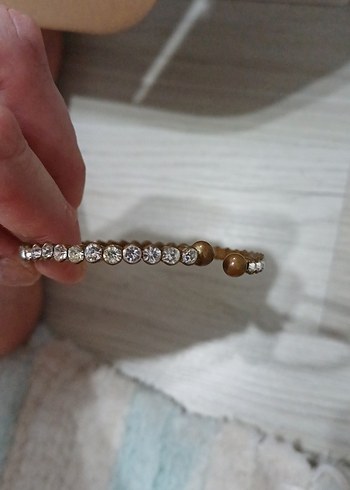 Parlak Taşlı Minimalist Kadın Bileklik