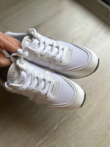 38 Beden beyaz Renk ORJİNAL GUESS SNEAKERS SPOR AYAKKABI