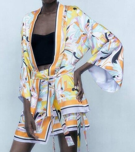Zara saten kimono etiketl