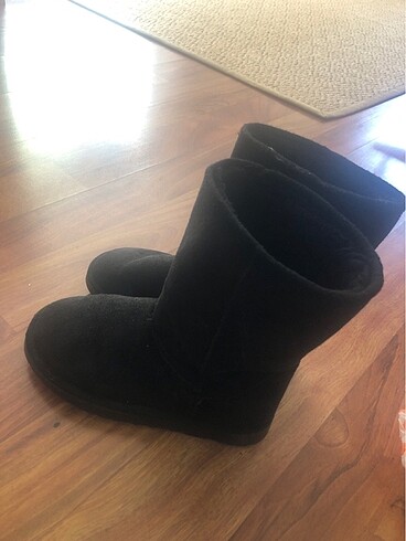 Ugg bot Orjinal değildir