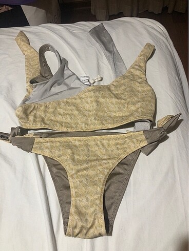 Yargıcı çift taraflı bikini