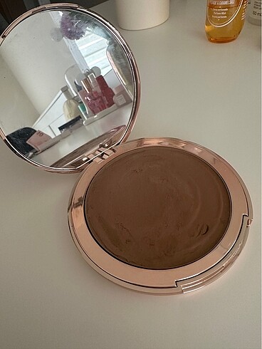 Beden Charlotte tilbury bronzer