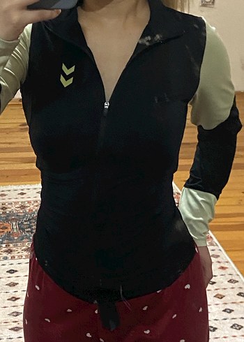 Siyah Fermuarlı V Yaka Spor Üst - Görsel 2