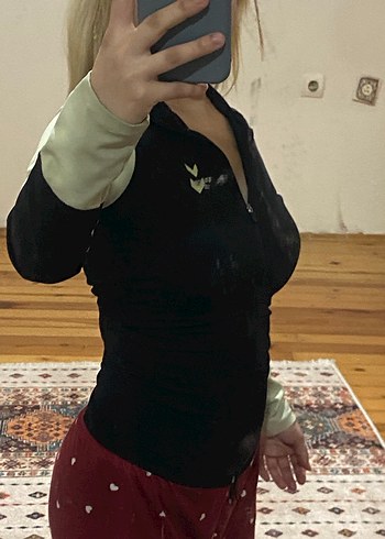 Siyah Fermuarlı V Yaka Spor Üst - Görsel 3