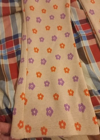 Çiçek Desenli Bol Kesim Kız Pantolonu - Görsel 3